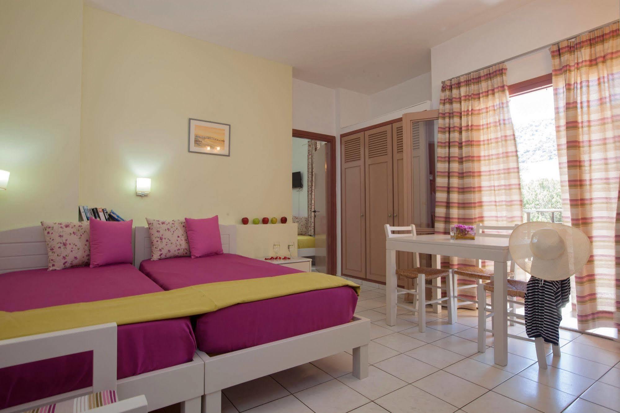 Latania 3*